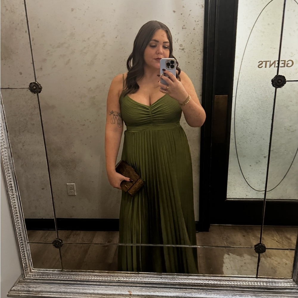 🫒Petal & Pup Naira Olive Maxi Dress - Picture 9 of 9